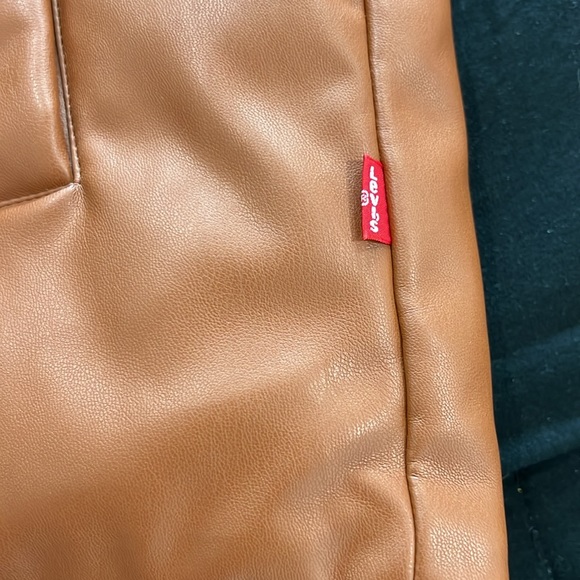 Women’s Levis oversized puffer vest-camel color size Small - Picture 3 of 7